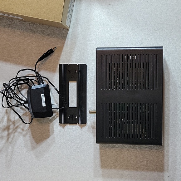 Actiontec Single Dual-Band Wireless Network Extender and Ethernet Over Coax - Picture 5 of 7